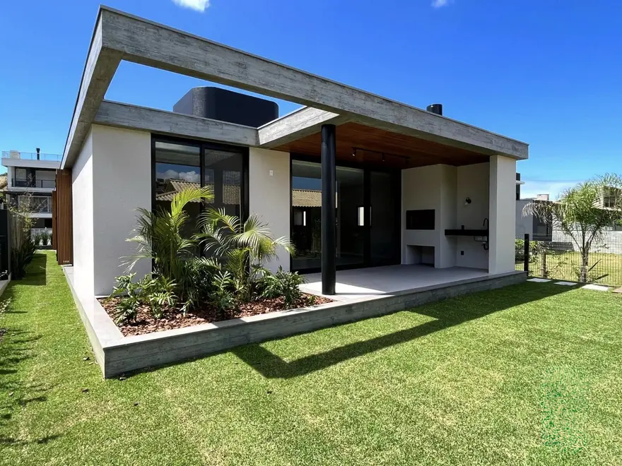Casa nova próxima da praia em Morrinhos