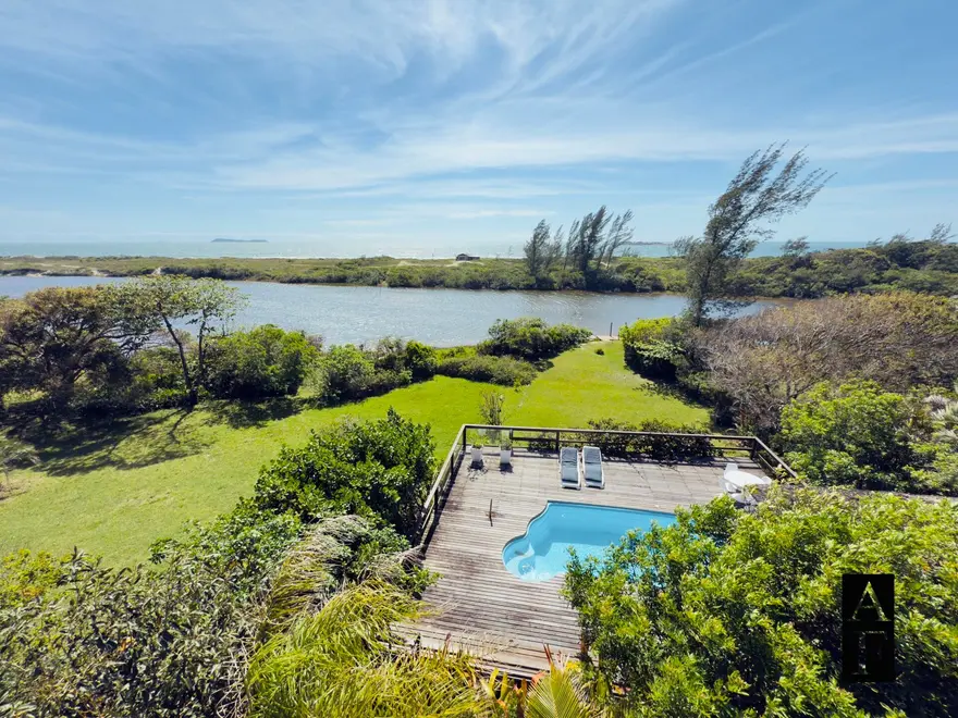 Casa com vista para lagoa e mar no Siriú